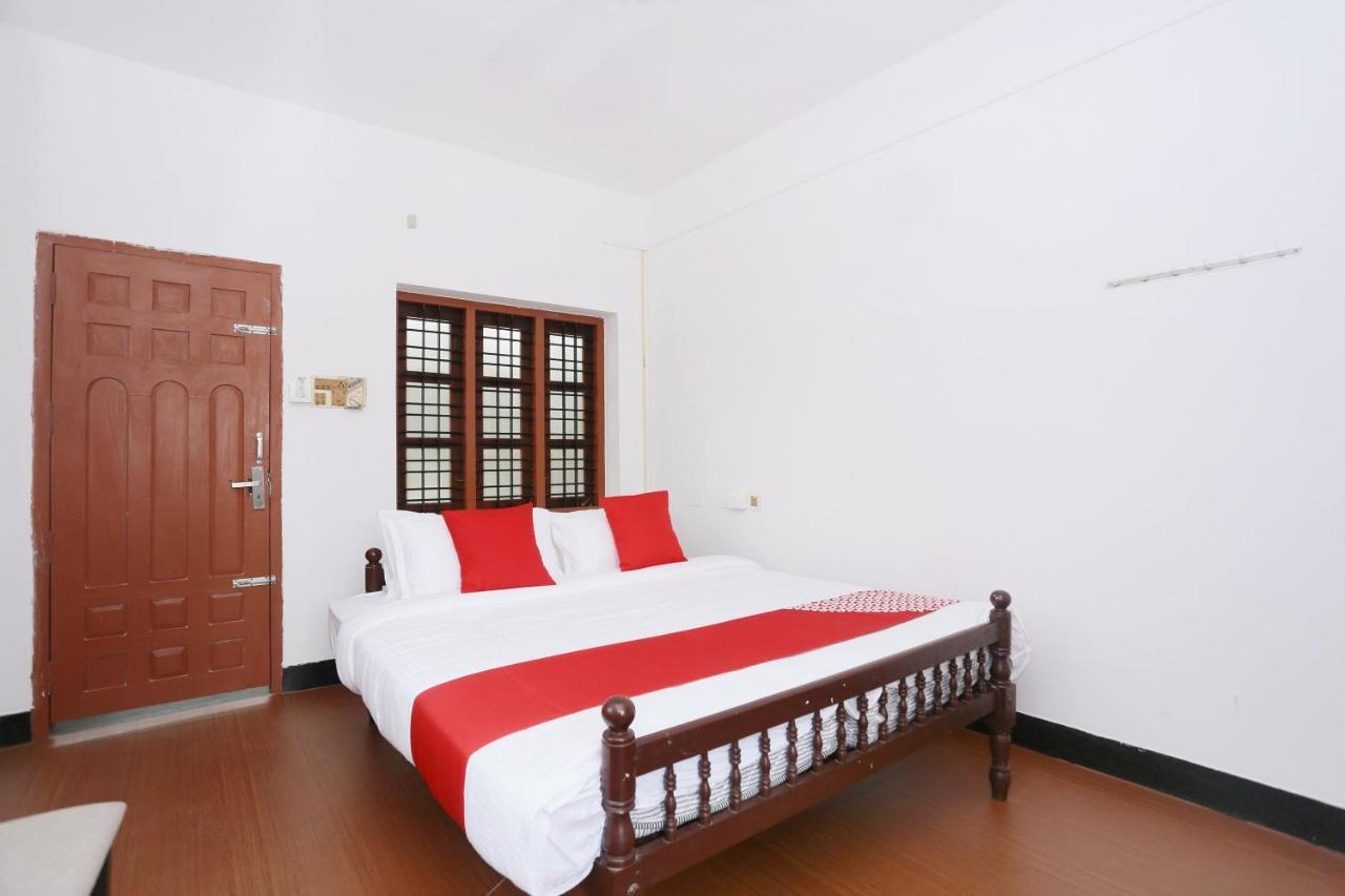 Oyo Flagship Kaveri Tourist Home Guruvāyūr 外观 照片