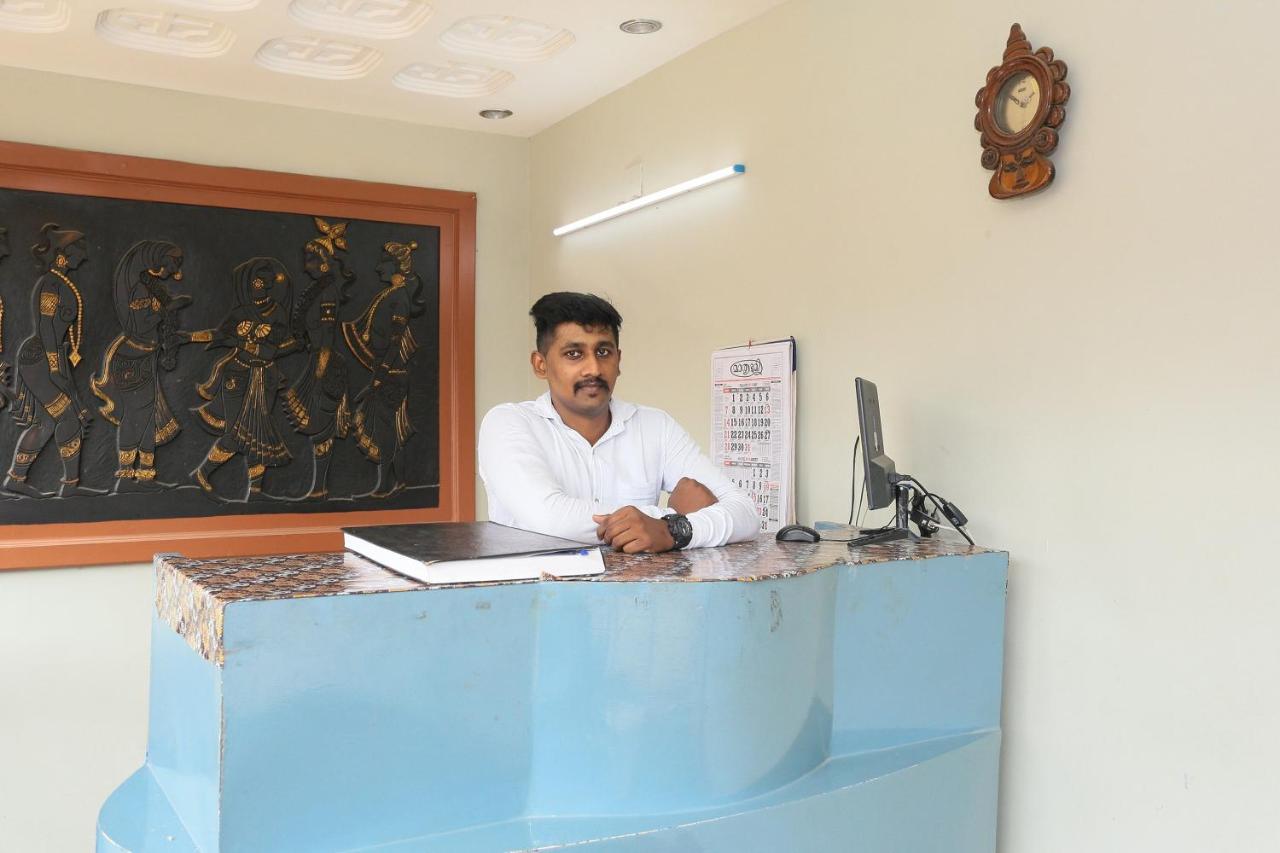 Oyo Flagship Kaveri Tourist Home Guruvāyūr 外观 照片
